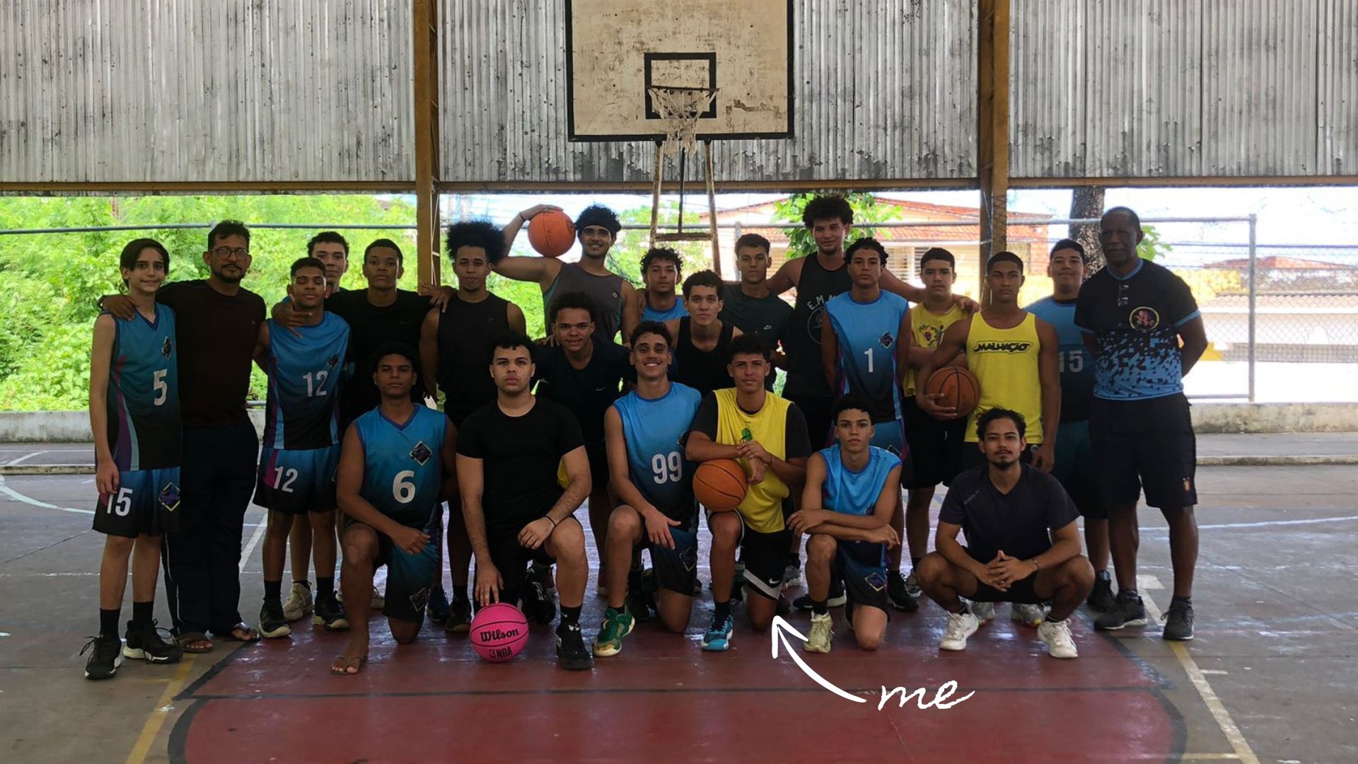 Imagem Vinícius de Souza jogando basquete